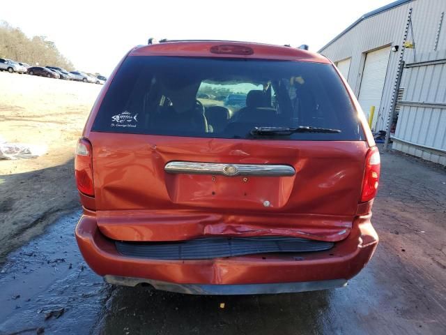 2005 Chrysler Town & Country LX