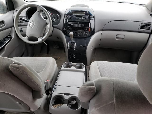 2004 Toyota Sienna CE