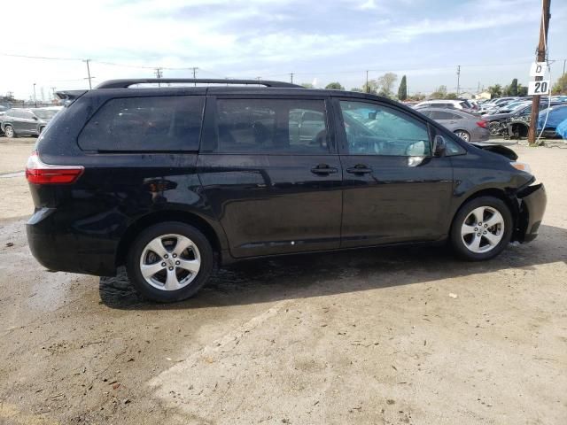 2016 Toyota Sienna LE