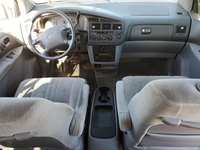 2000 Toyota Sienna CE