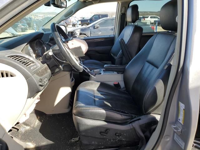 2015 Chrysler Town & Country Touring L