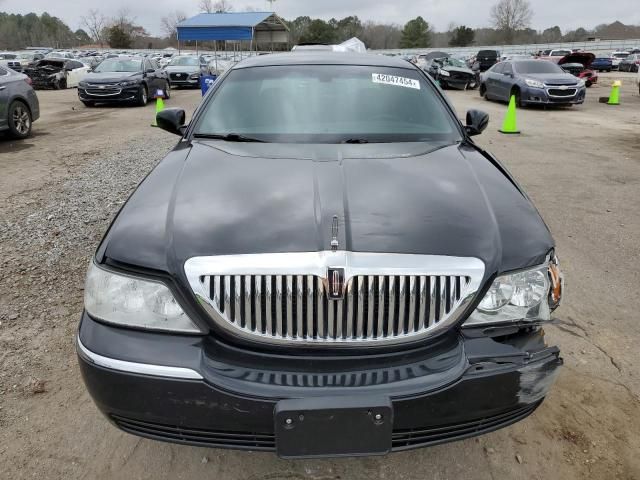 2004 Lincoln Town Car Executive