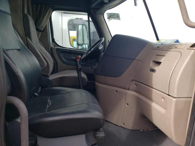 2010 Freightliner Cascadia 125