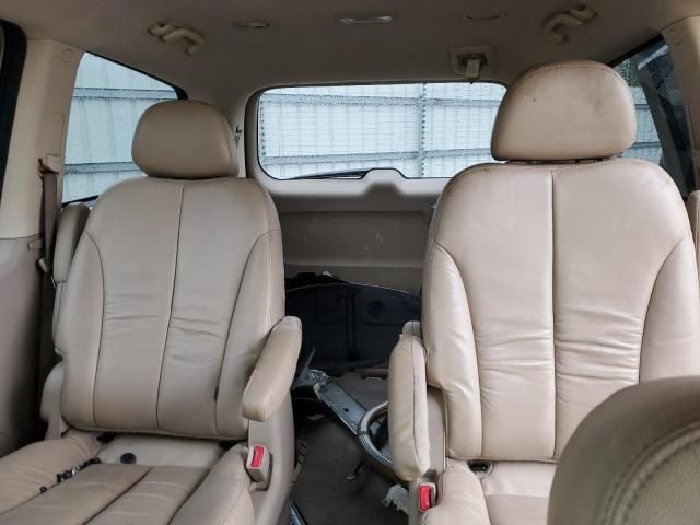 2011 KIA Sedona EX