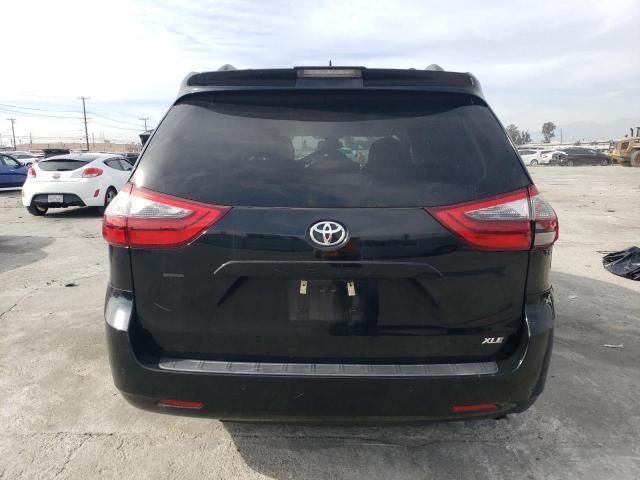 2020 Toyota Sienna XLE