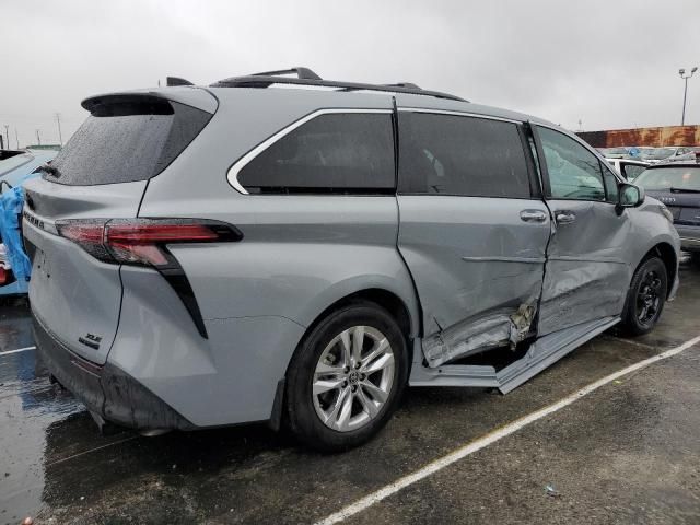 2022 Toyota Sienna XLE