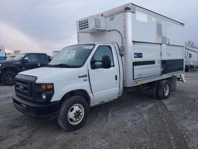 2013 Ford Econoline E450 Super Duty Cutaway Van