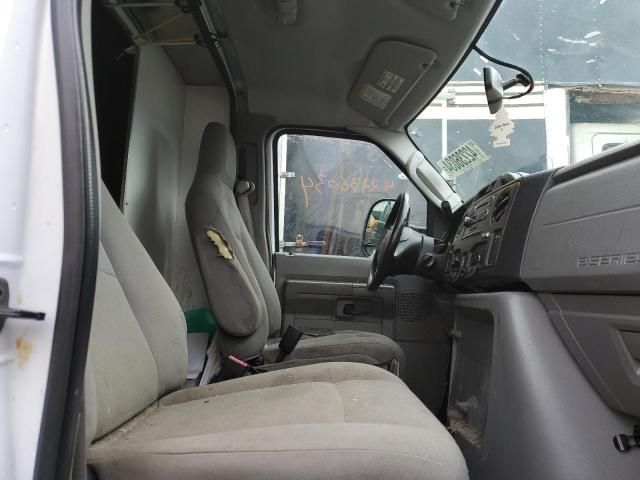 2018 Ford Econoline E350 Super Duty Cutaway Van