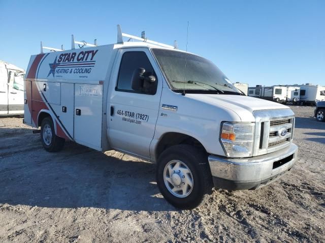 2015 Ford Econoline E350 Super Duty Cutaway Van