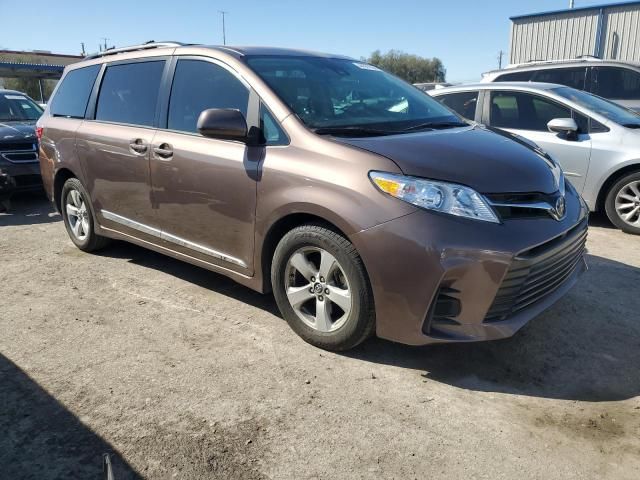 2018 Toyota Sienna LE