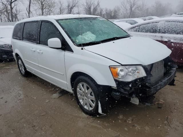 2016 Chrysler Town & Country LX