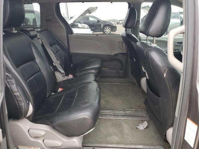 2016 Toyota Sienna LE