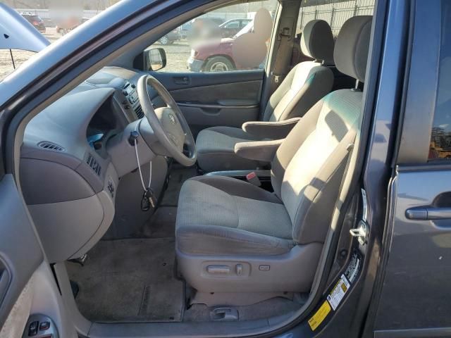 2009 Toyota Sienna CE