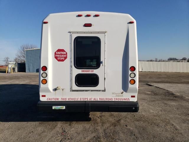 2011 Ford Econoline E450 Super Duty Cutaway Van