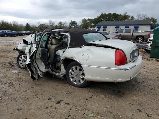 2005 Lincoln Town Car Signature Limited