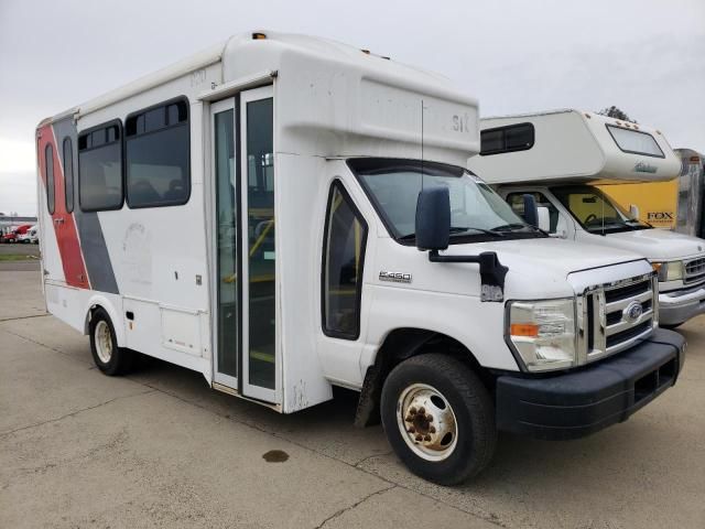 2014 Ford Econoline E450 Super Duty Cutaway Van