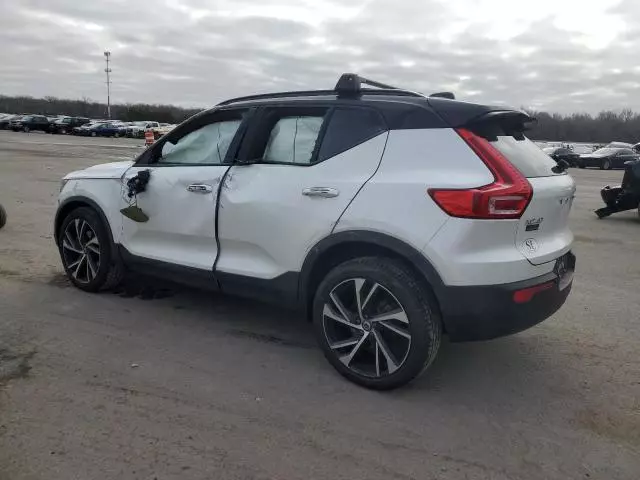 2022 Volvo XC40 T5 R-Design