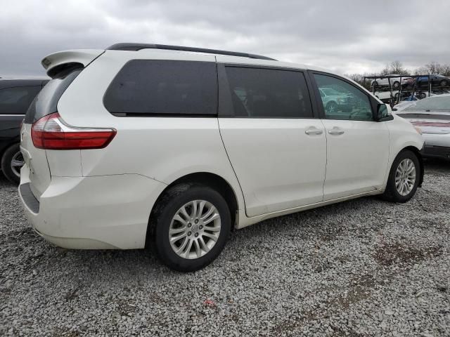 2017 Toyota Sienna XLE