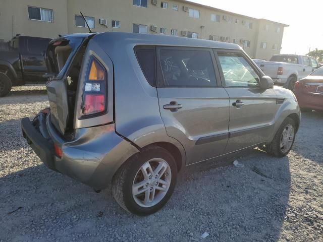 2011 KIA Soul +