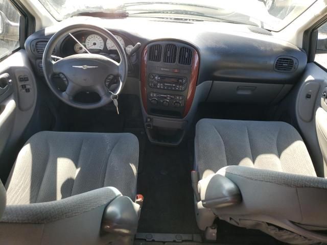 2005 Chrysler Town & Country LX