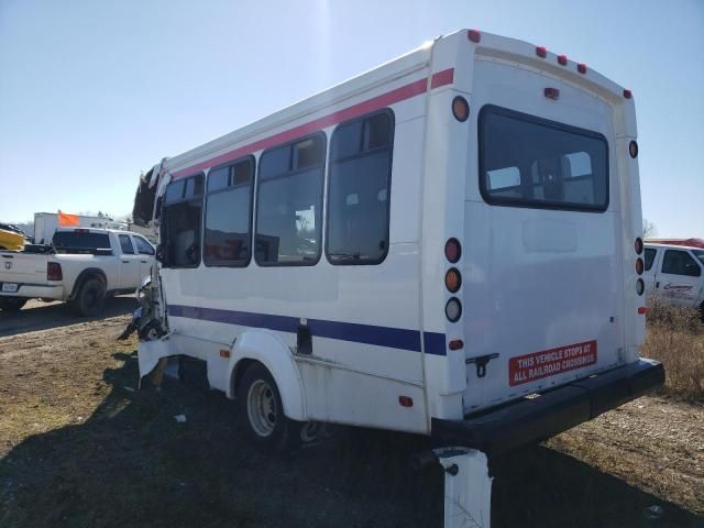 2016 Ford Econoline E450 Super Duty Cutaway Van