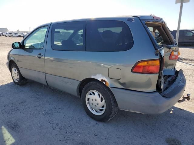 2000 Toyota Sienna CE