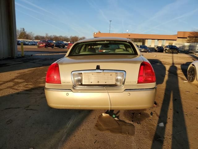 2005 Lincoln Town Car Signature Limited