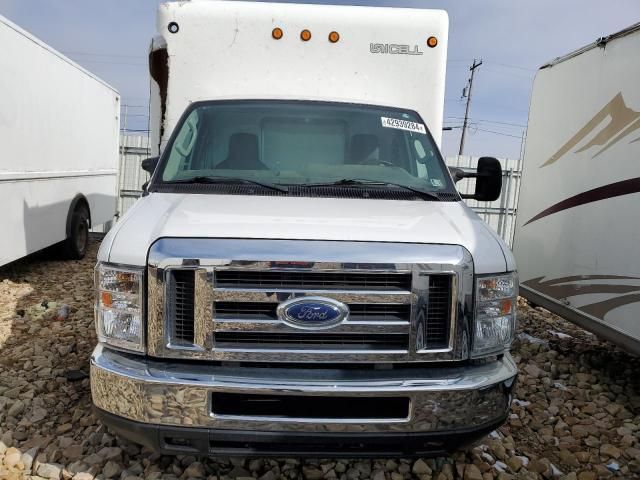 2015 Ford Econoline E350 Super Duty Cutaway Van