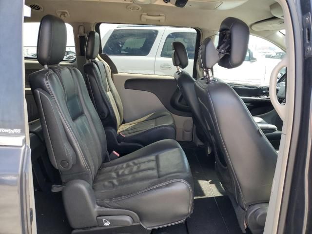 2012 Chrysler Town & Country Touring