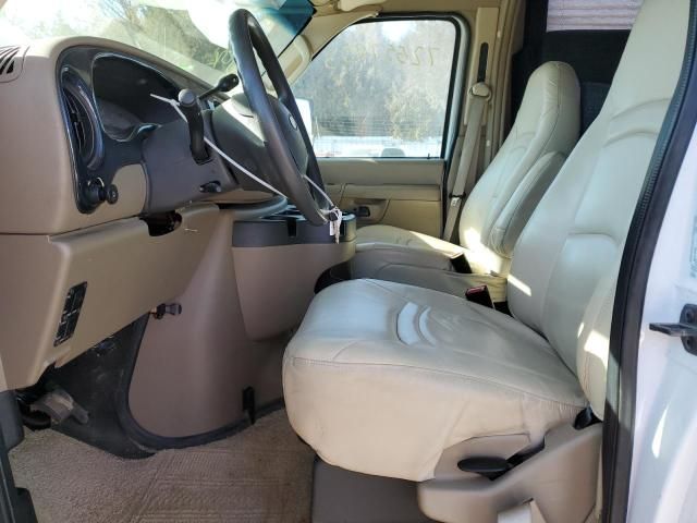 2009 Ford Econoline E450 Super Duty Cutaway Van