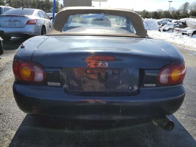 2000 Mazda MX-5 Miata Base