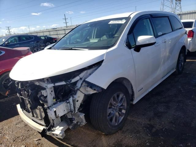 2021 Toyota Sienna LE