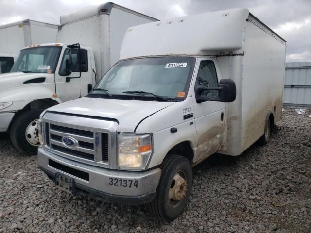 2016 Ford Econoline E350 Super Duty Cutaway Van