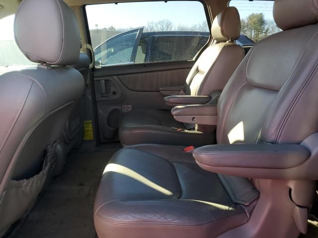 2004 Toyota Sienna XLE