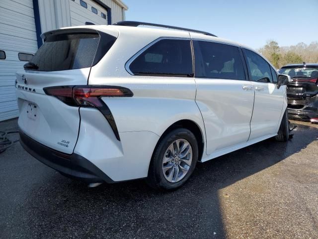 2022 Toyota Sienna XLE