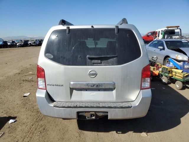 2005 Nissan Pathfinder LE