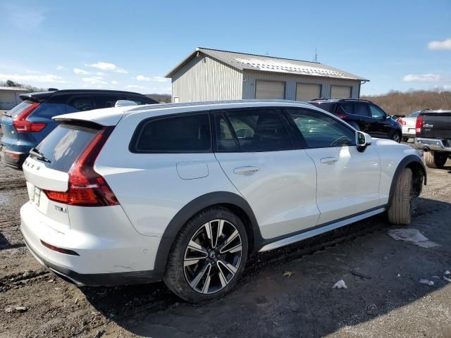 2021 Volvo V60 Cross Country T5 Momentum