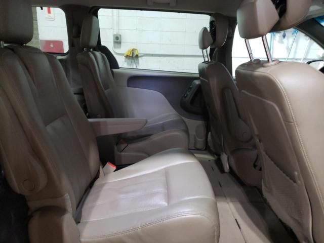 2014 Chrysler Town & Country Touring L