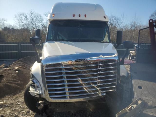 2015 Freightliner Cascadia 125