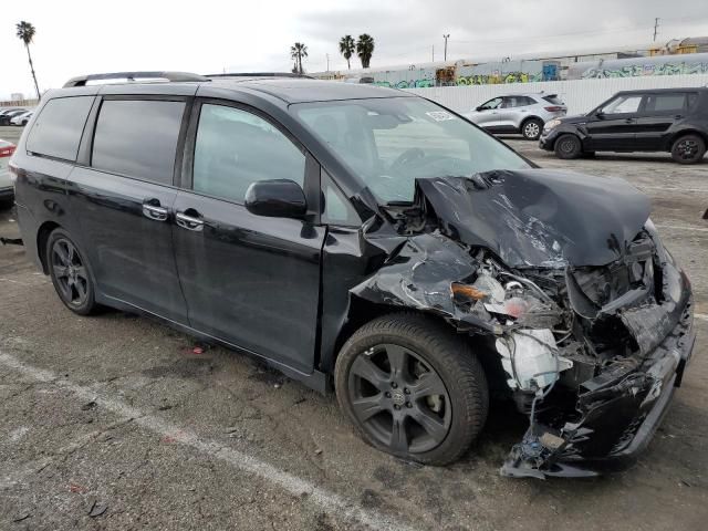 2020 Toyota Sienna SE