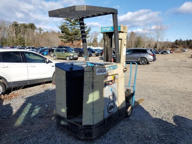 1925 Crownline 2011 Crown Forklift