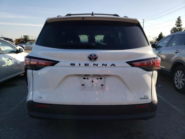 2022 Toyota Sienna LE