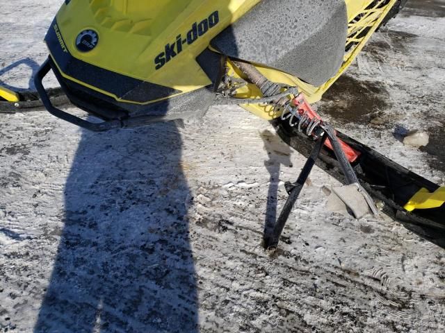 2020 Skidoo Summit X 8