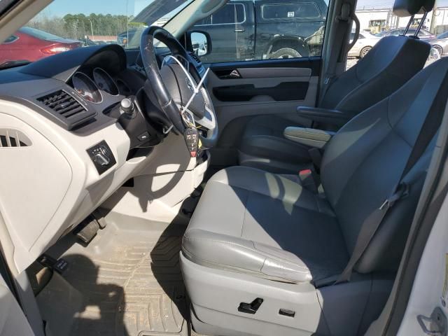 2014 Volkswagen Routan SE