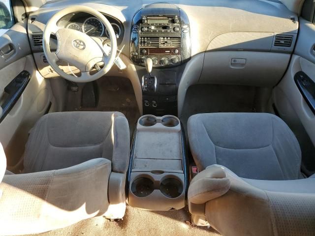 2004 Toyota Sienna CE