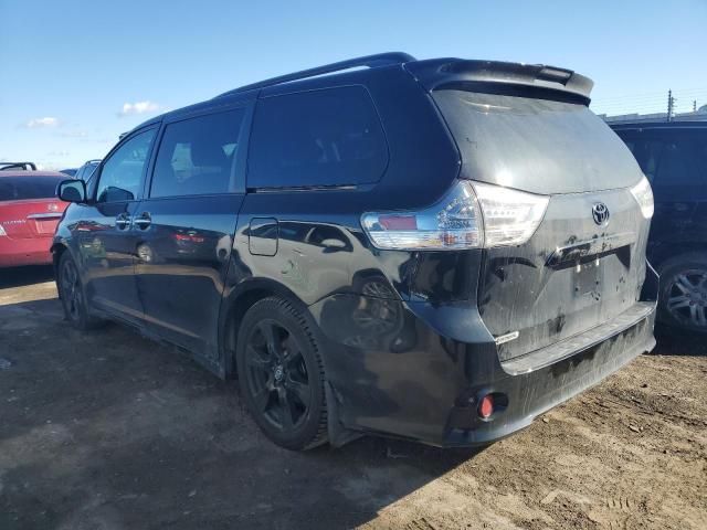 2020 Toyota Sienna SE