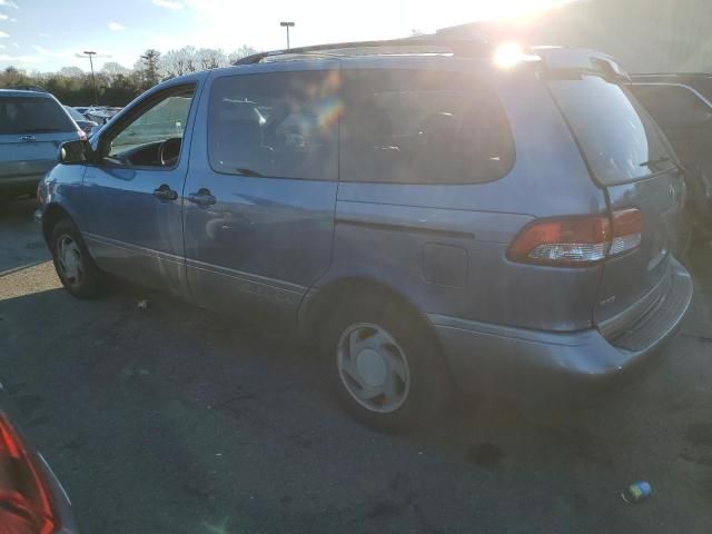 2001 Toyota Sienna LE