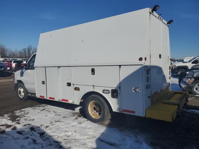 2012 Ford Econoline E350 Super Duty Cutaway Van