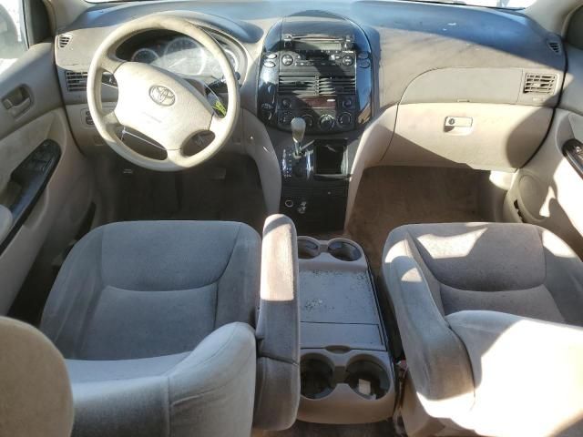 2005 Toyota Sienna CE