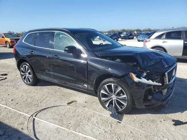 2022 Volvo XC60 B5 Momentum